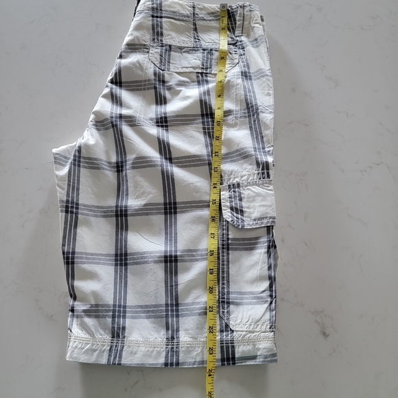 Shorts - Picture 4 of 8